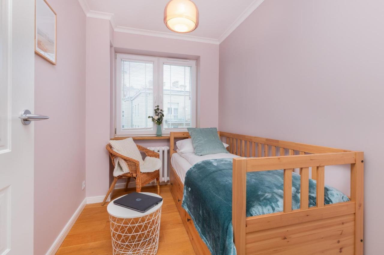 Cozy Pastel Two Bedroom Apartment In Central Gdynia By Noclegi Renters Bagian luar foto