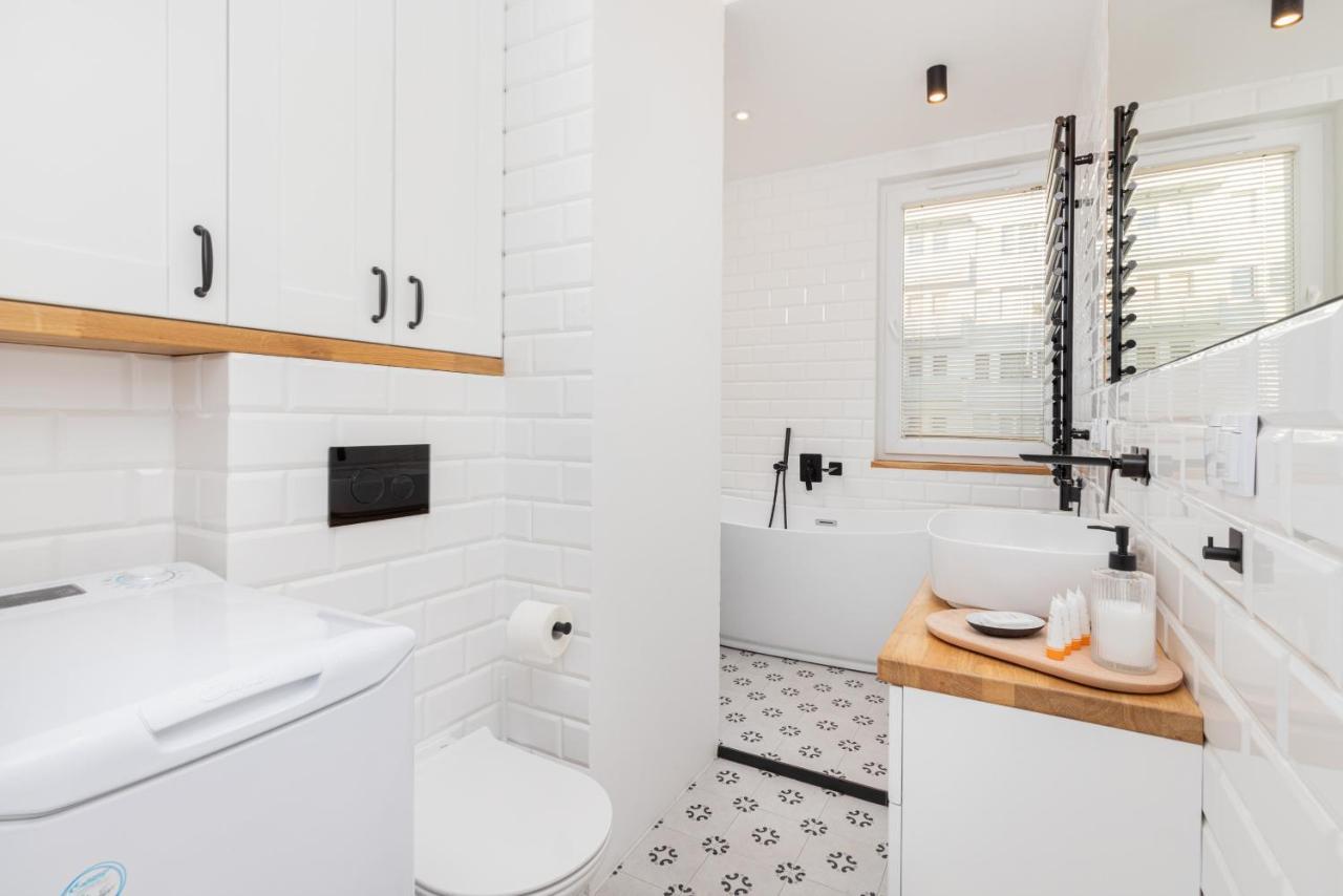 Cozy Pastel Two Bedroom Apartment In Central Gdynia By Noclegi Renters Bagian luar foto