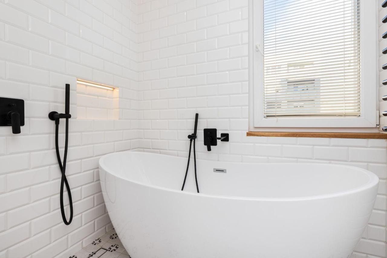 Cozy Pastel Two Bedroom Apartment In Central Gdynia By Noclegi Renters Bagian luar foto